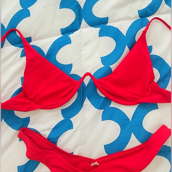 Rich Red Underwire Top Breast Detailed High Leg Bikini Set - Picture 4 of 4